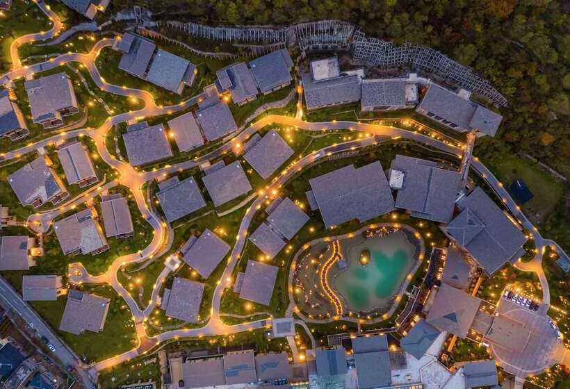 Отель Hilton Jiuzhaigou Resort