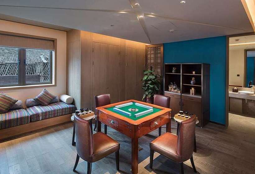 Отель Hilton Jiuzhaigou Resort