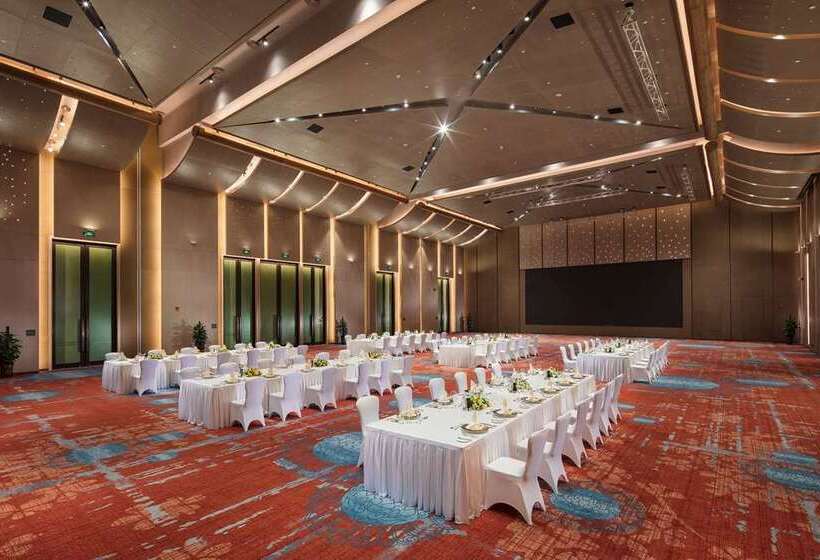 Отель Hilton Jiuzhaigou Resort