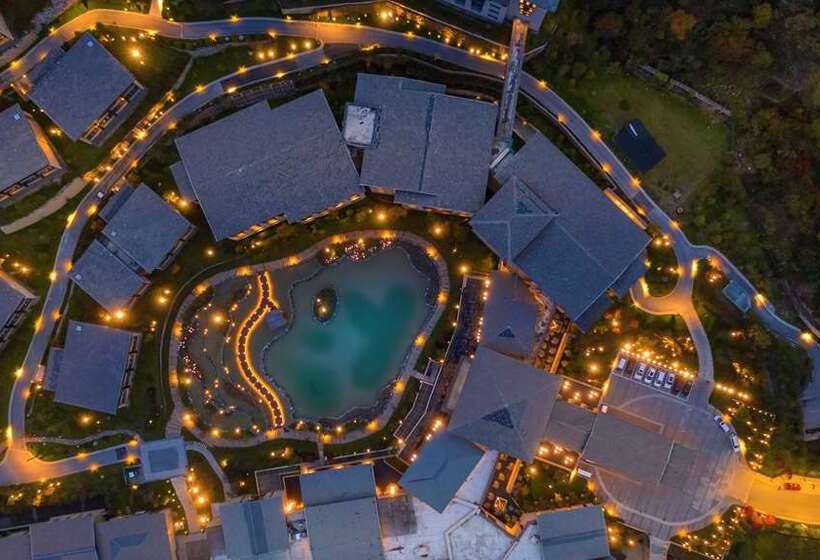 Отель Hilton Jiuzhaigou Resort