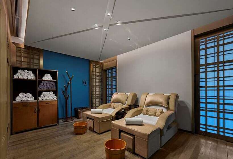 Отель Hilton Jiuzhaigou Resort