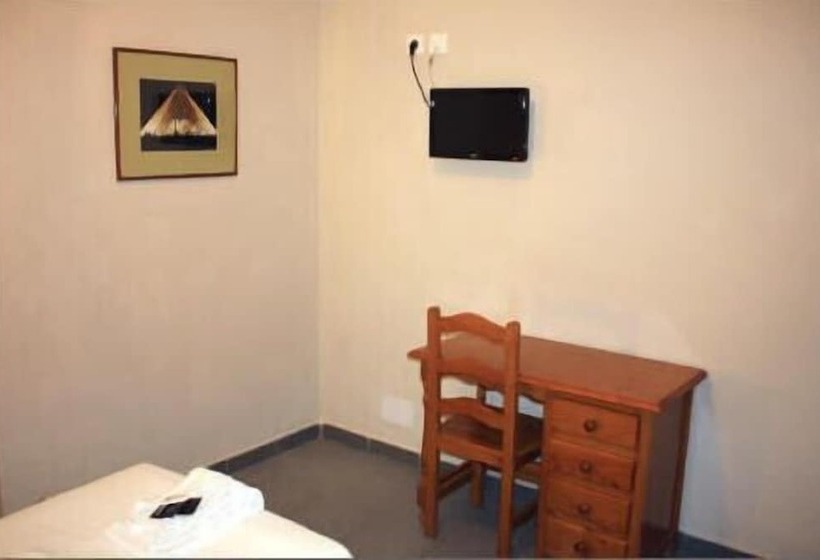 هتل Hostal Carlos I
