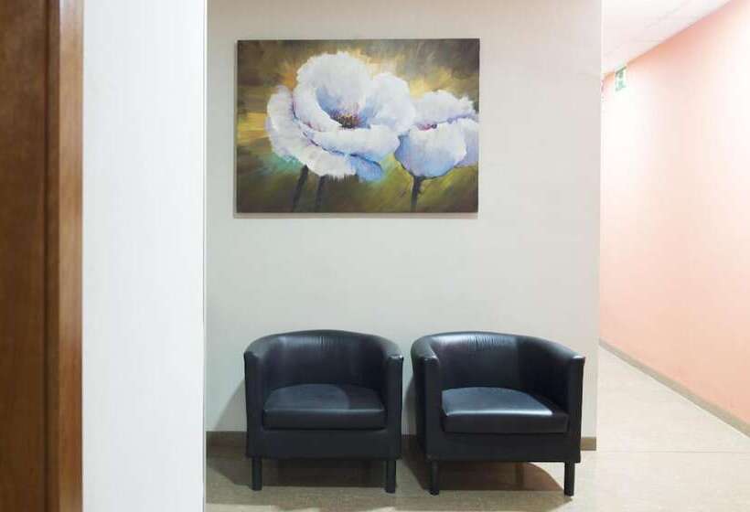 Отель Hostal Drassanes