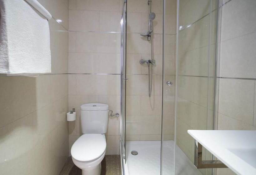 Отель Hostal Drassanes