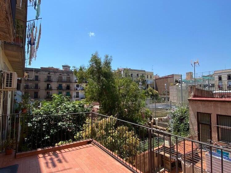 Отель Hostal Drassanes