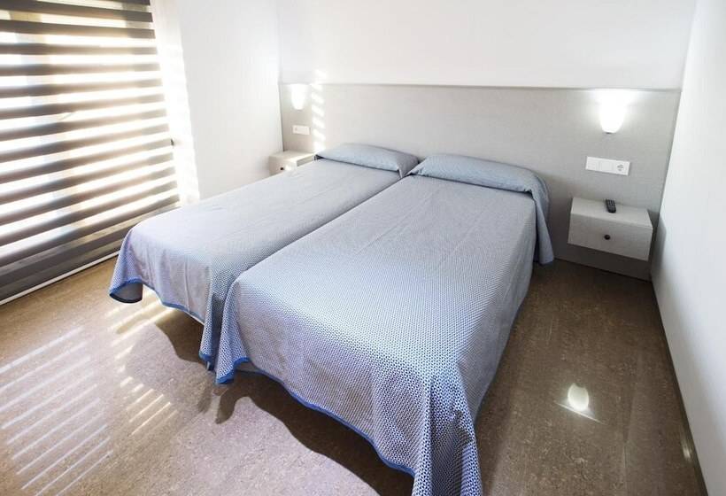 Отель Hostal Drassanes