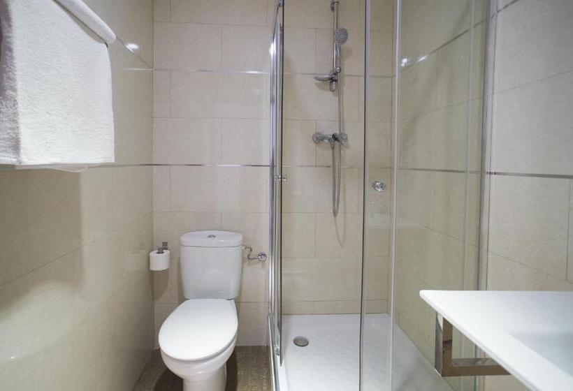 Отель Hostal Drassanes