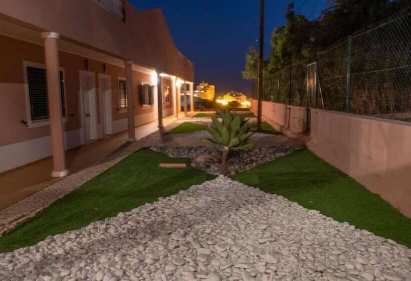 Отель Inn Seventies Cheap And Chic