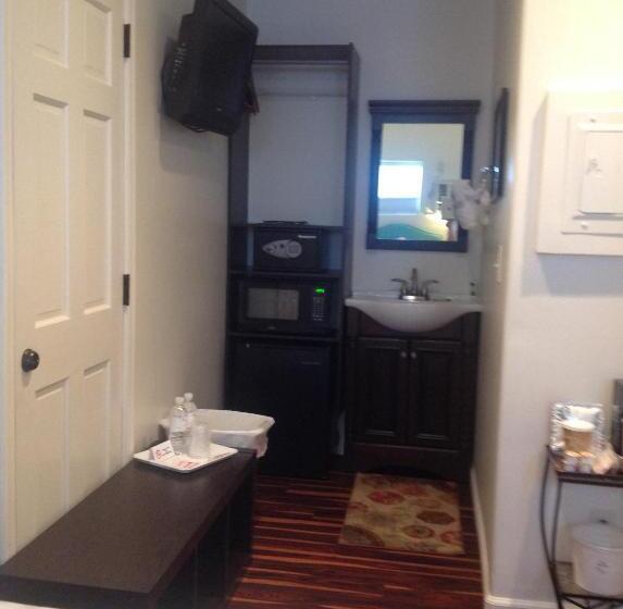 בית מלון כפרי Iron Horse Inn