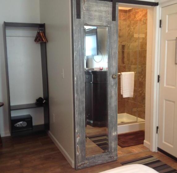 בית מלון כפרי Iron Horse Inn