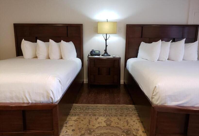 בית מלון כפרי Iron Horse Inn