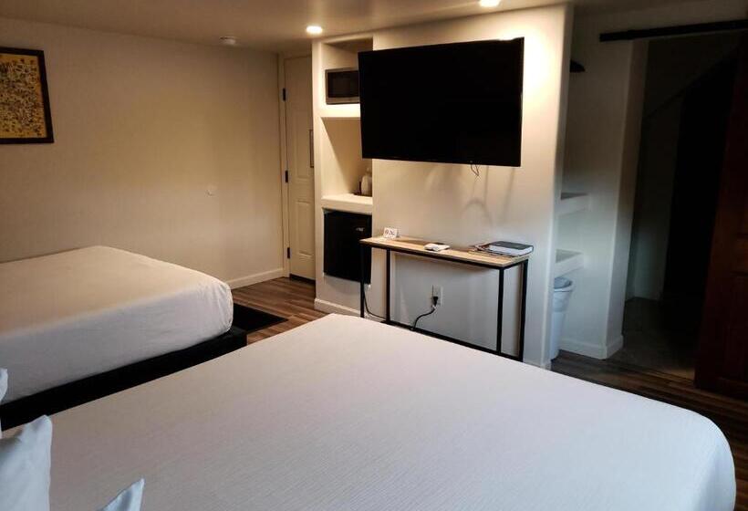 בית מלון כפרי Iron Horse Inn