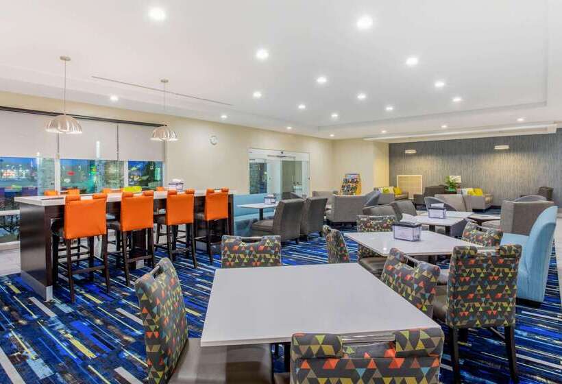 Отель La Quinta By Wyndham Cullman