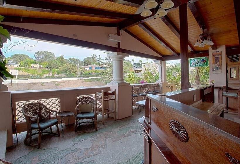 בית מלון כפרי Les Artistes Inn