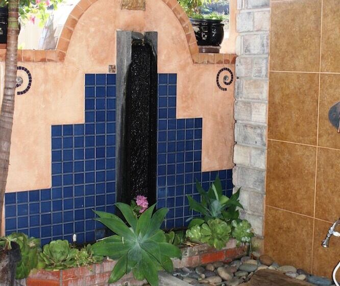 فندق Les Artistes Inn