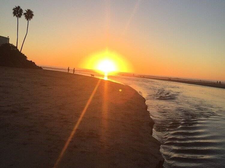 בית מלון כפרי Les Artistes Inn