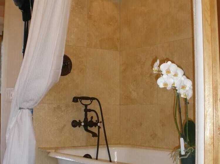 בית מלון כפרי Les Artistes Inn