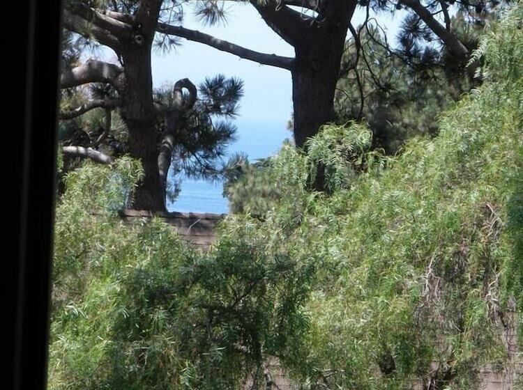 בית מלון כפרי Les Artistes Inn