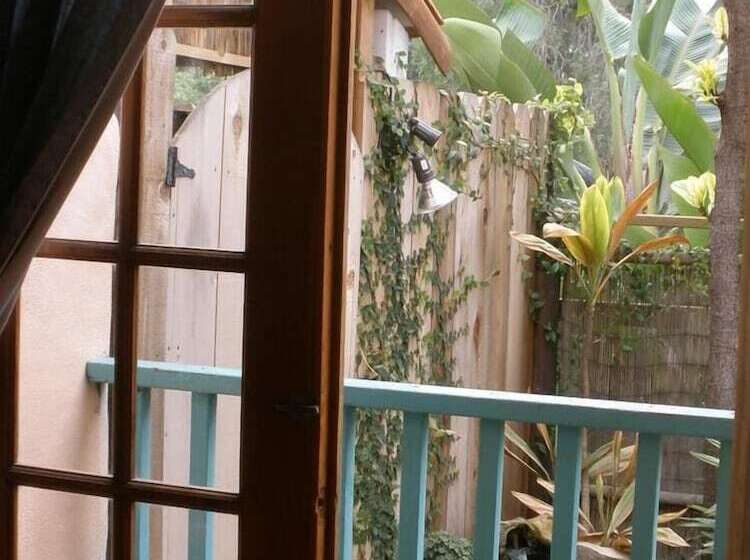 فندق Les Artistes Inn