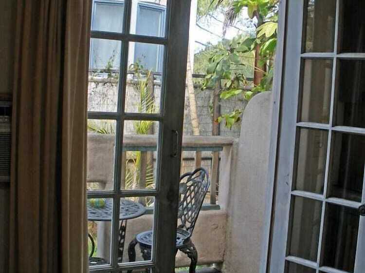 בית מלון כפרי Les Artistes Inn