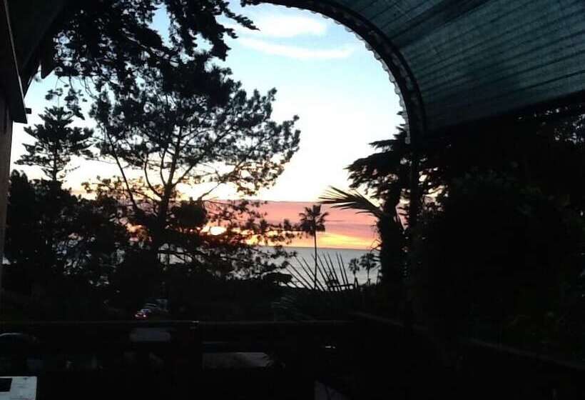 בית מלון כפרי Les Artistes Inn