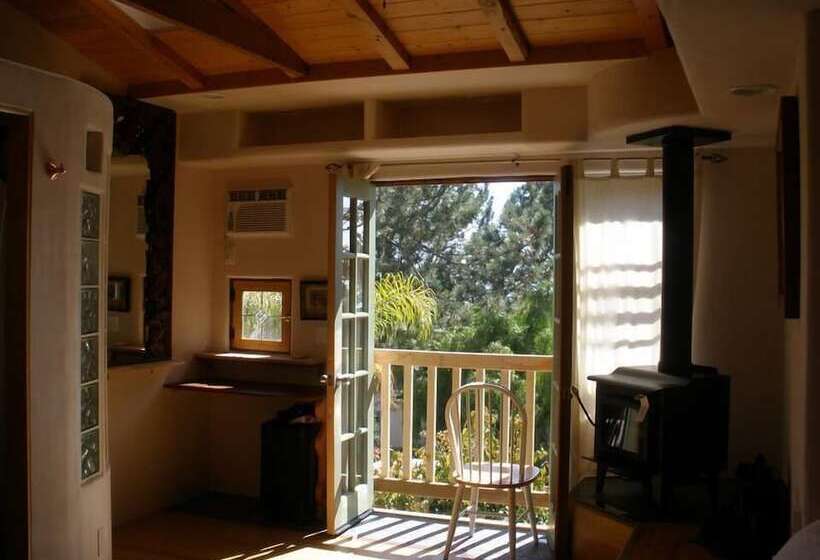 בית מלון כפרי Les Artistes Inn