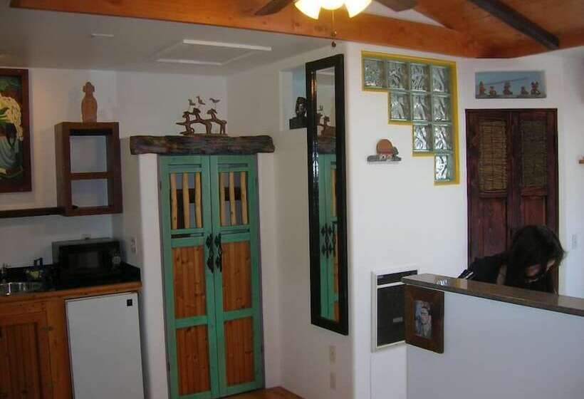 בית מלון כפרי Les Artistes Inn