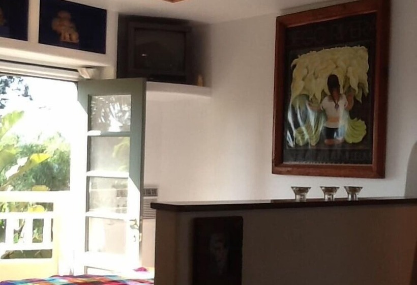 בית מלון כפרי Les Artistes Inn