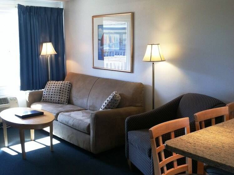 בית מלון כפרי Mariner's Point Resort