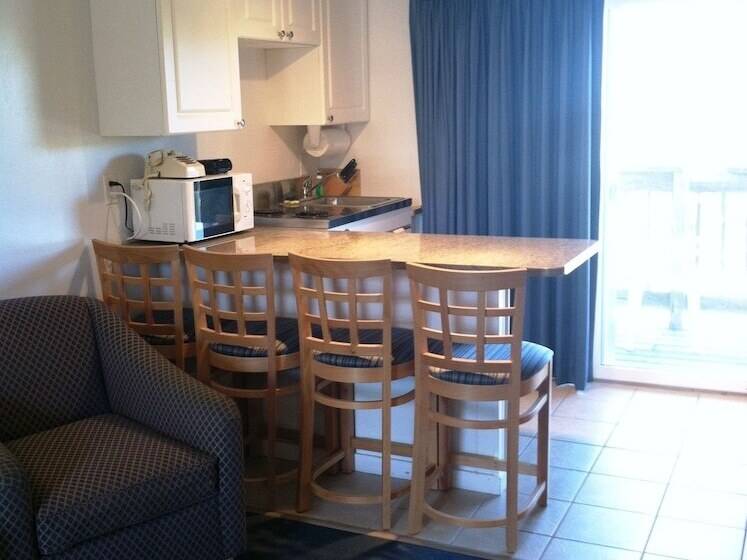 בית מלון כפרי Mariner's Point Resort