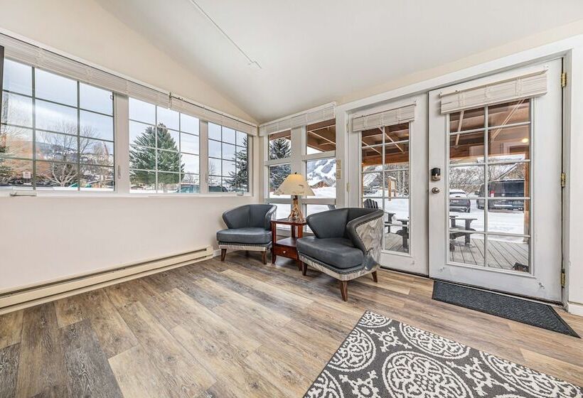 فندق Miller Park Lodge