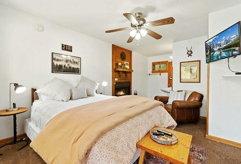 בית מלון כפרי Misty Mountain Lodge