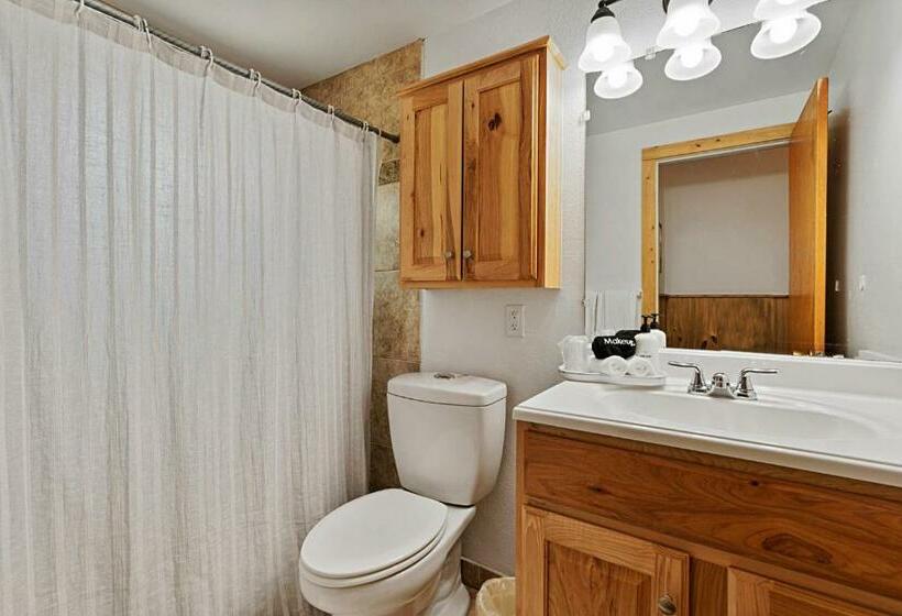 בית מלון כפרי Misty Mountain Lodge