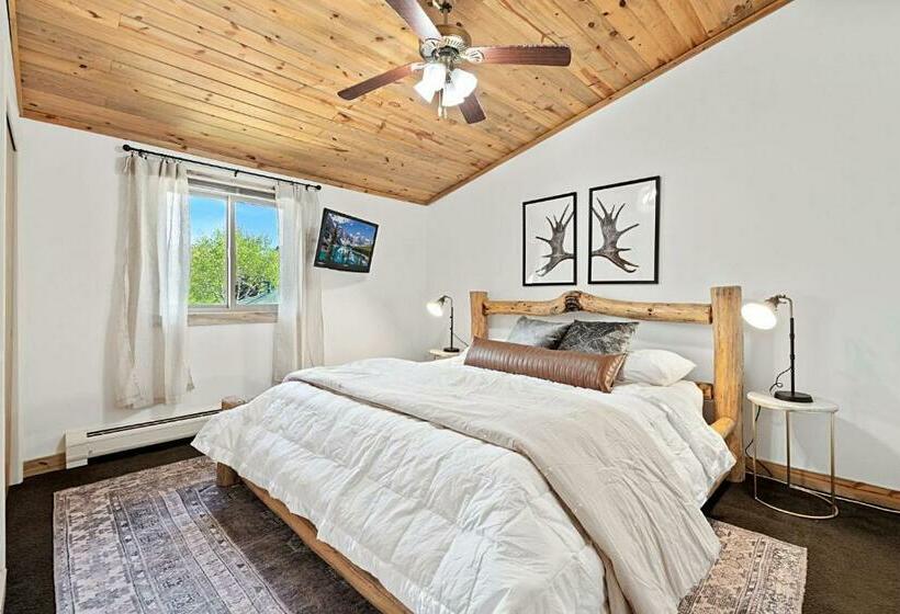 בית מלון כפרי Misty Mountain Lodge