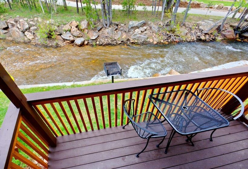 Отель Murphy's River Lodge