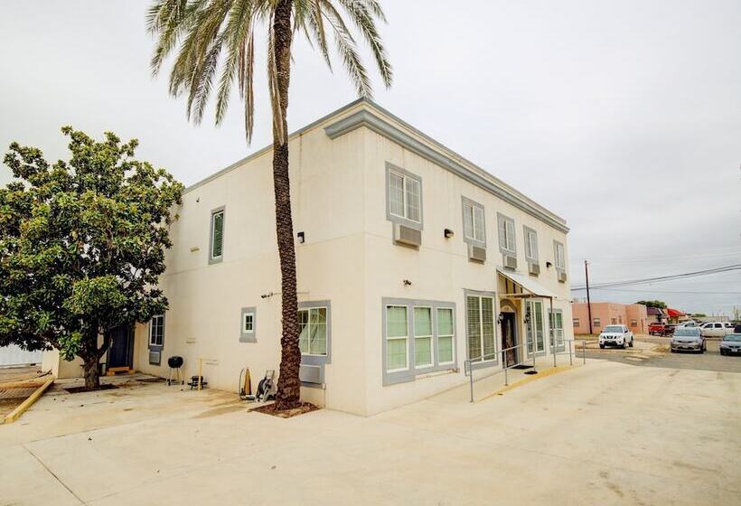 فندق Dilley Grand