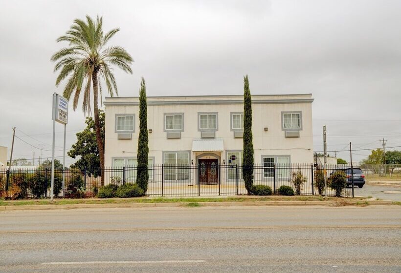 فندق Dilley Grand