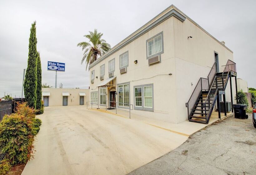 فندق Dilley Grand