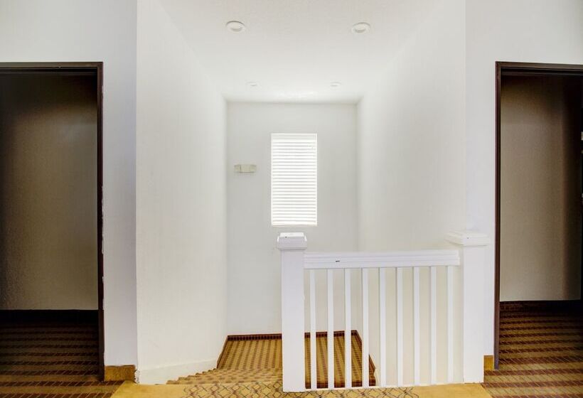 فندق Dilley Grand