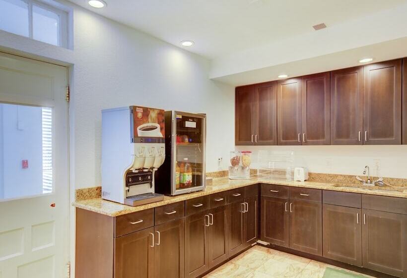 فندق Dilley Grand