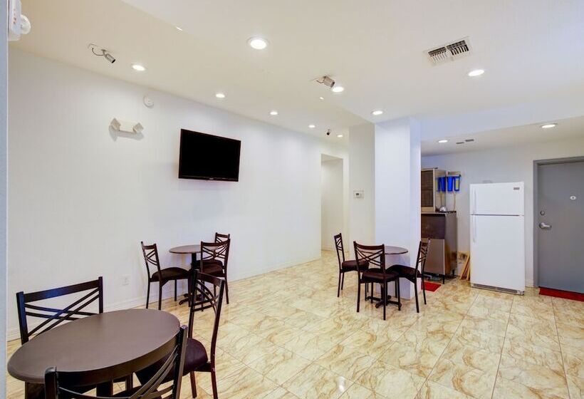 فندق Dilley Grand