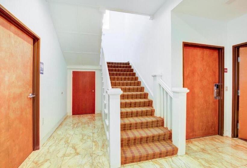 فندق Dilley Grand