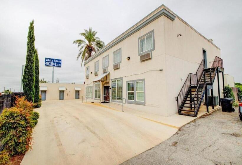 فندق Dilley Grand