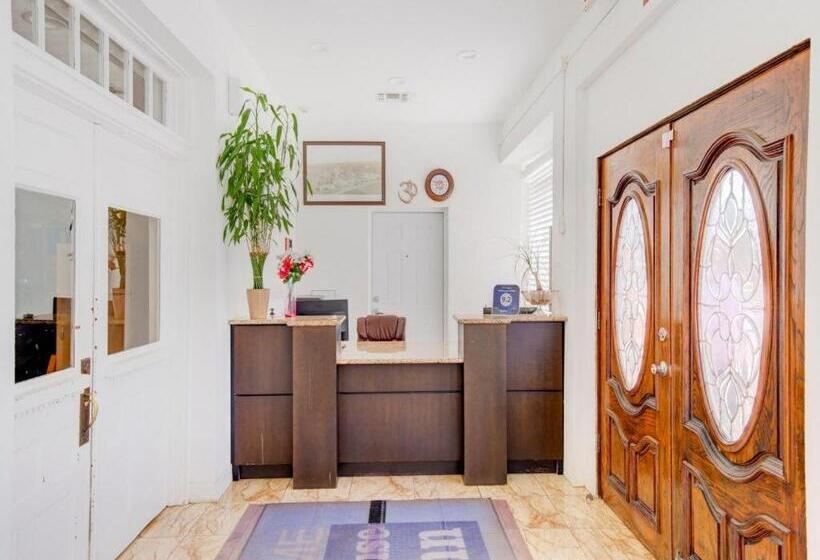 فندق Dilley Grand