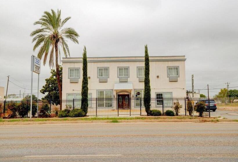 فندق Dilley Grand