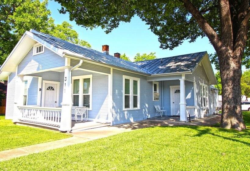 酒店 Peach Tree Inn & Suites