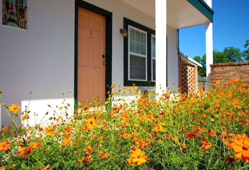 酒店 Peach Tree Inn & Suites