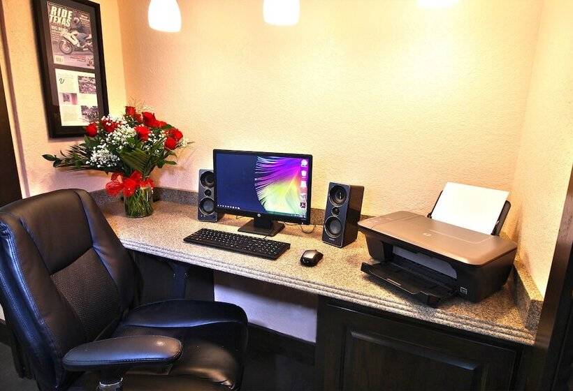 酒店 Peach Tree Inn & Suites