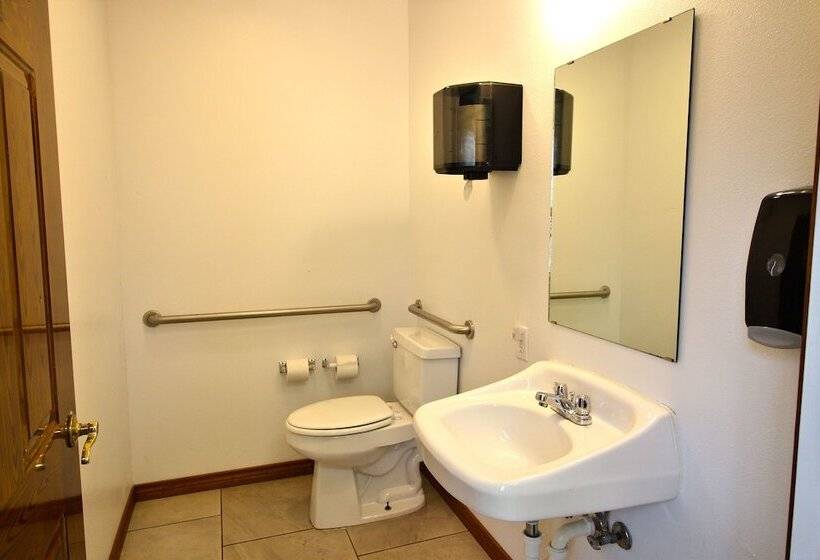 酒店 Peach Tree Inn & Suites