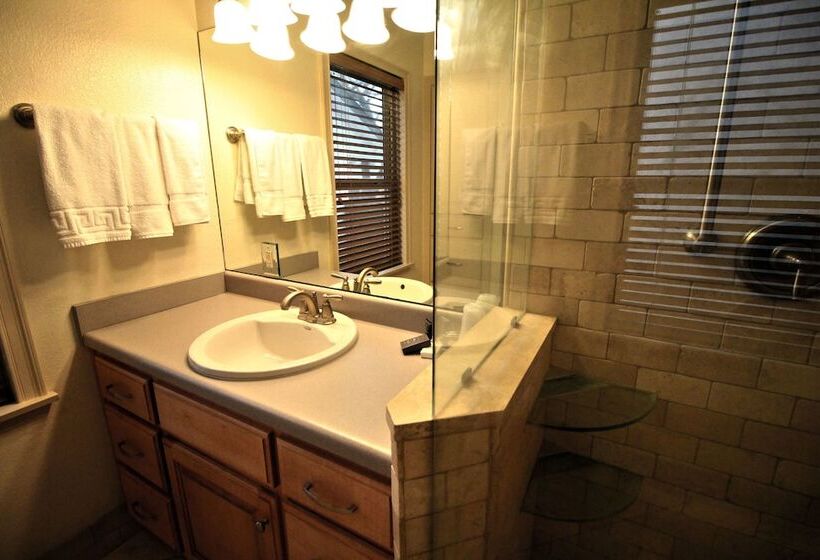 酒店 Peach Tree Inn & Suites